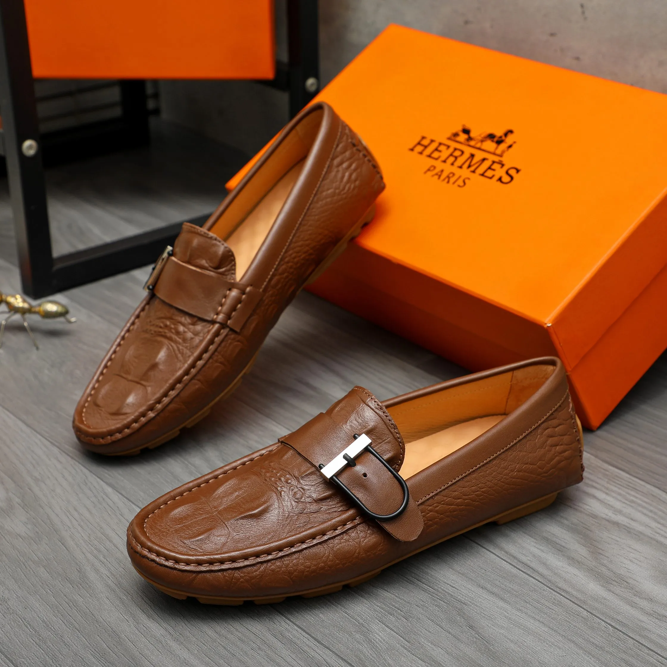 P380 Product trademark: HERMES "Hermes" casual slip-on men's shoes Regular size: 38-44 Product material: Selected crocodile pattern cowhide upper, pigskin lining, rubber outsole